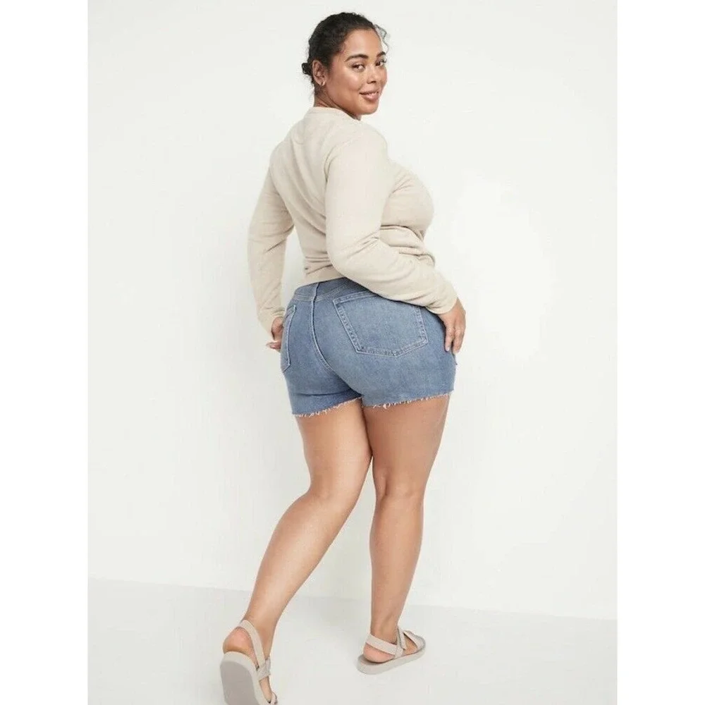 Old Navy High-Waisted O.G. Straight Ripped Cut-Off Shorts Plus Sz 28 Medium Wash - Picture 2 of 10